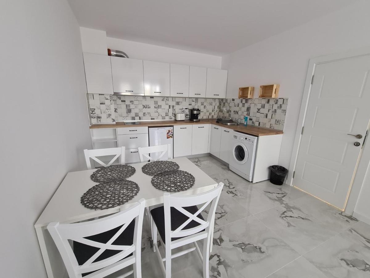 Dolphin Beach Apart Obzor Εξωτερικό φωτογραφία