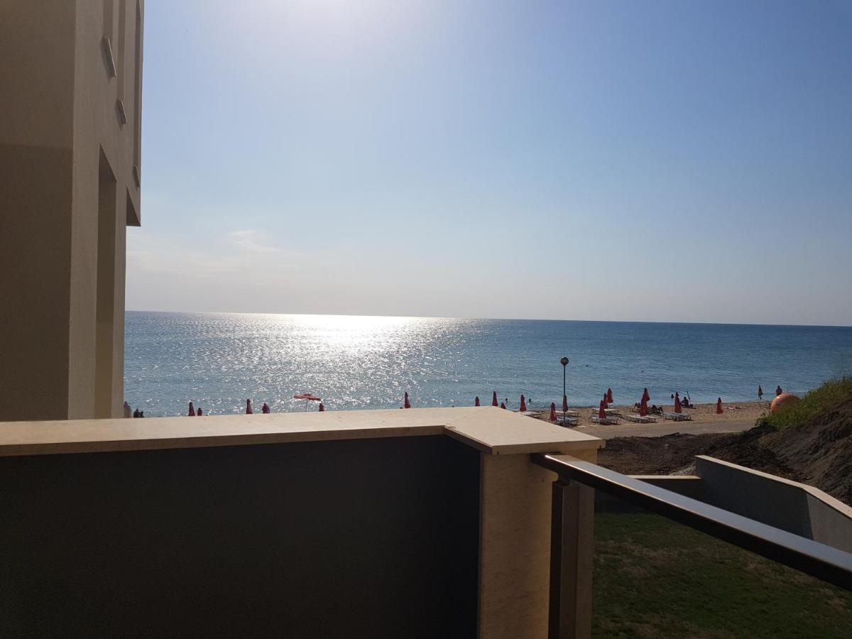 Dolphin Beach Apart Obzor Εξωτερικό φωτογραφία
